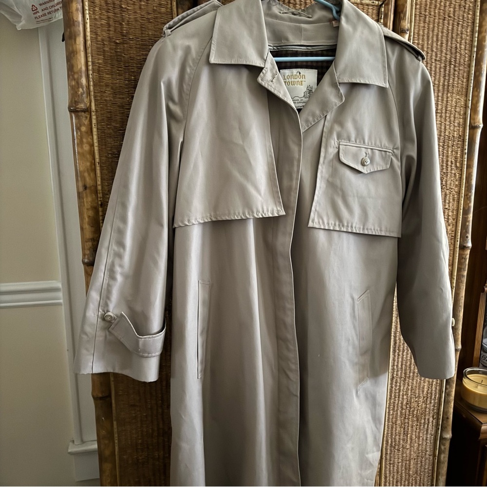Vintage unisex London Towne Light Gray Trench Coat